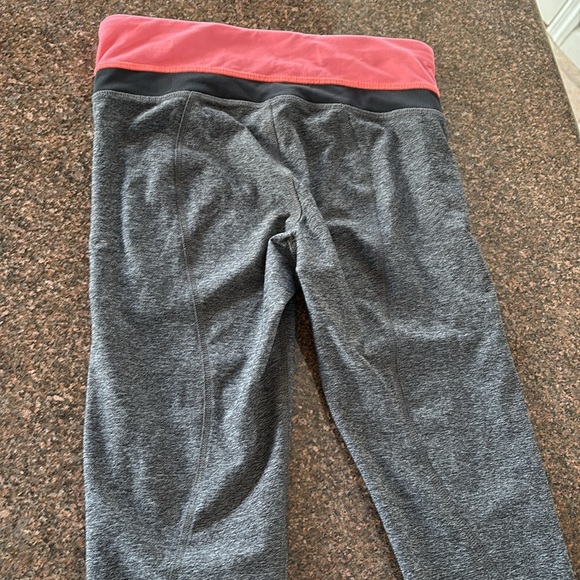 LULULEMON LADIES GRAY ORAN WAIST TWO ZIPPER POCKETS CAPRI LEGGINGS-4 - Picture 8 of 8